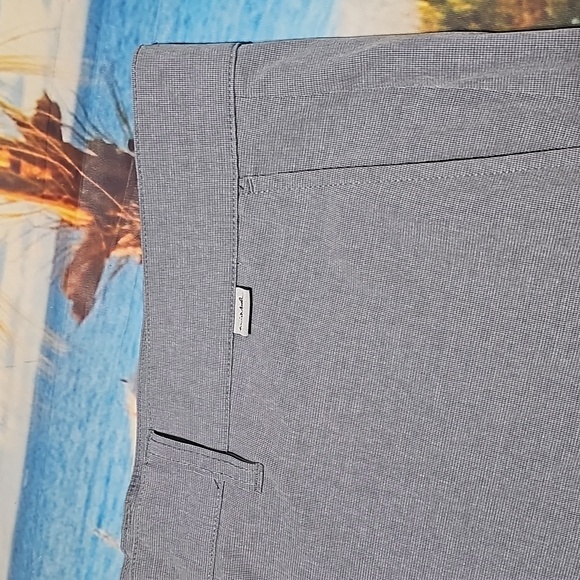 Travis‎ Mathew Gray Shorts Size 40 - Picture 2 of 5